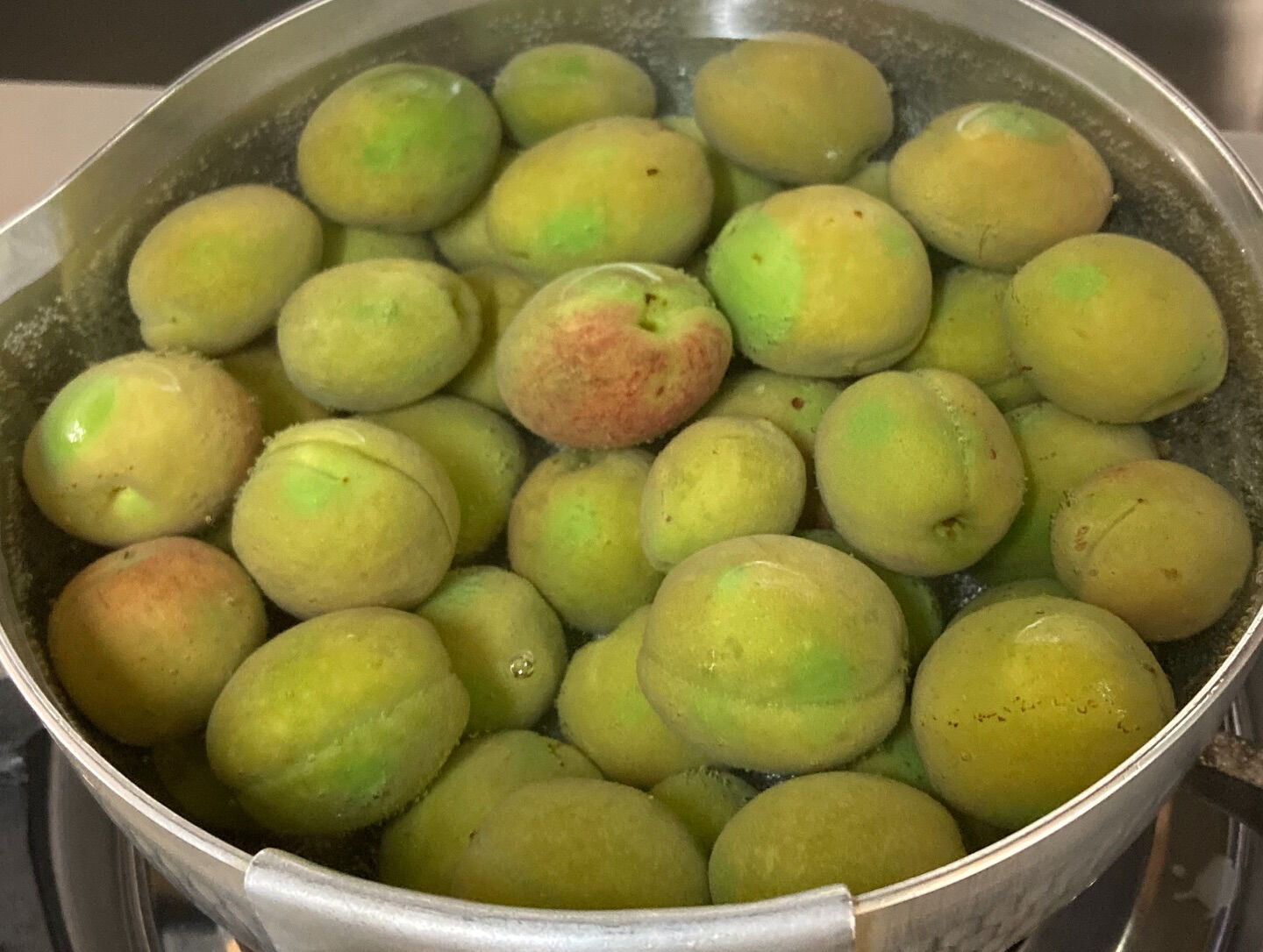 【青梅ジャムのチーズケーキ】